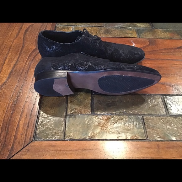 Shoes - Picture 2 of 3